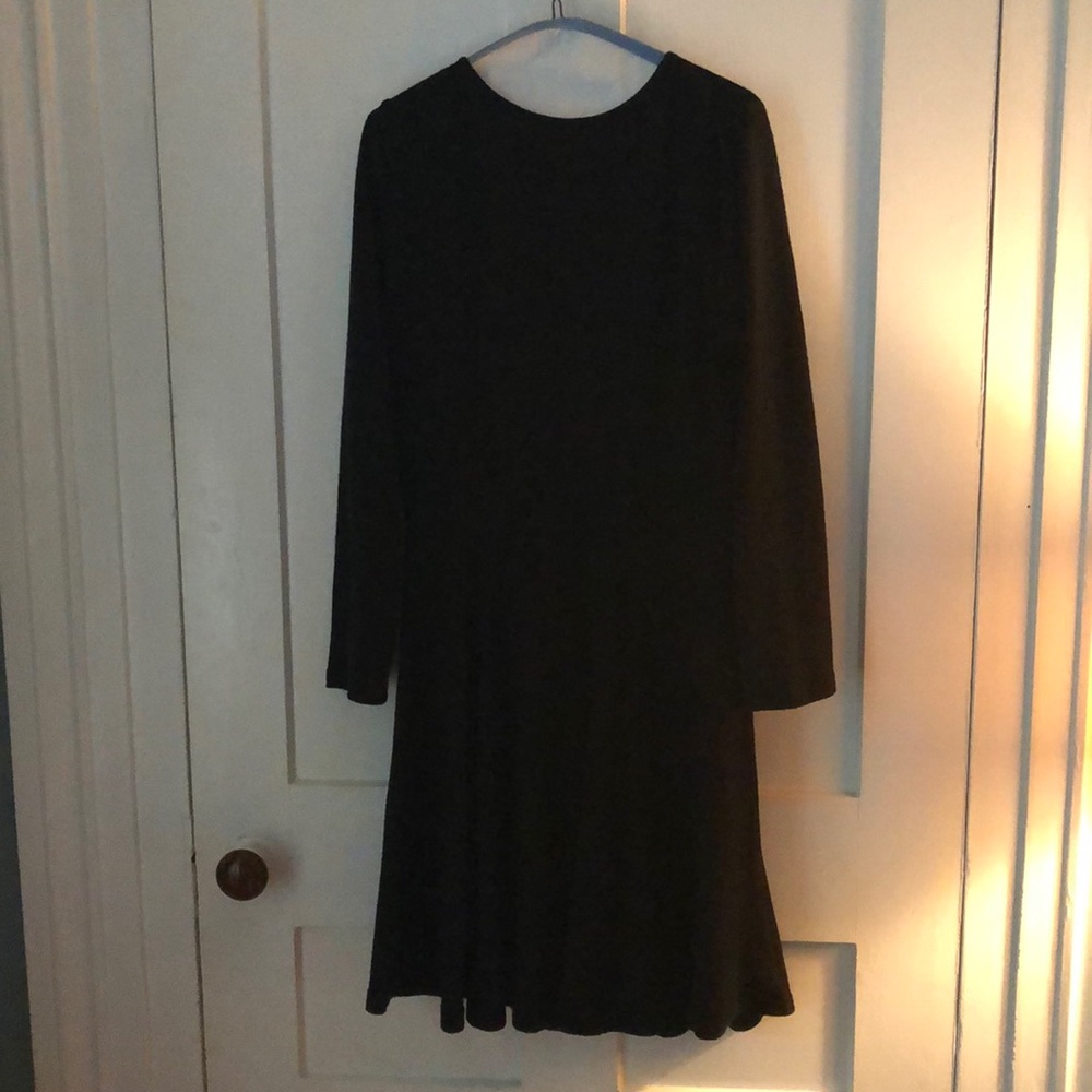 Axyeh Black Dress - Picture 2 of 3